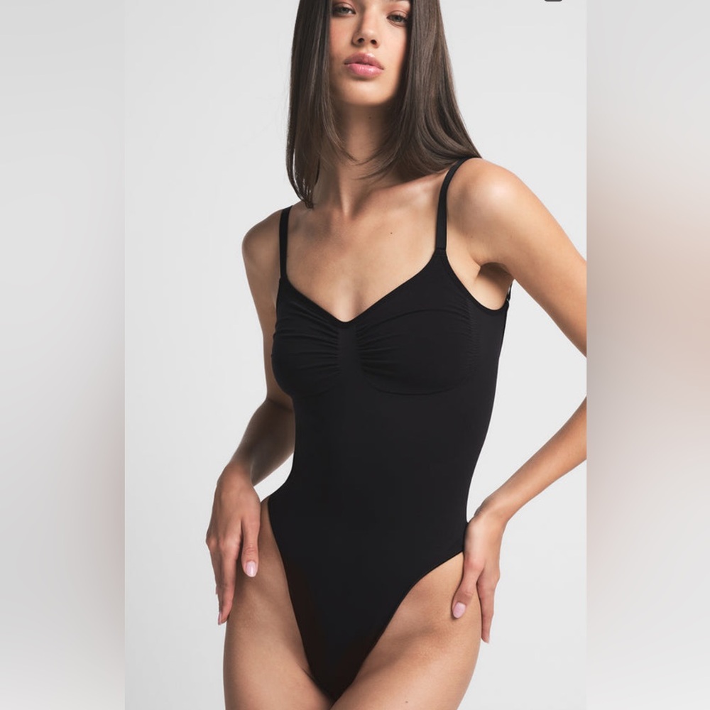 SKIMS Seamless Sculpt Low Back Thong Bodysuit Black Shapewear